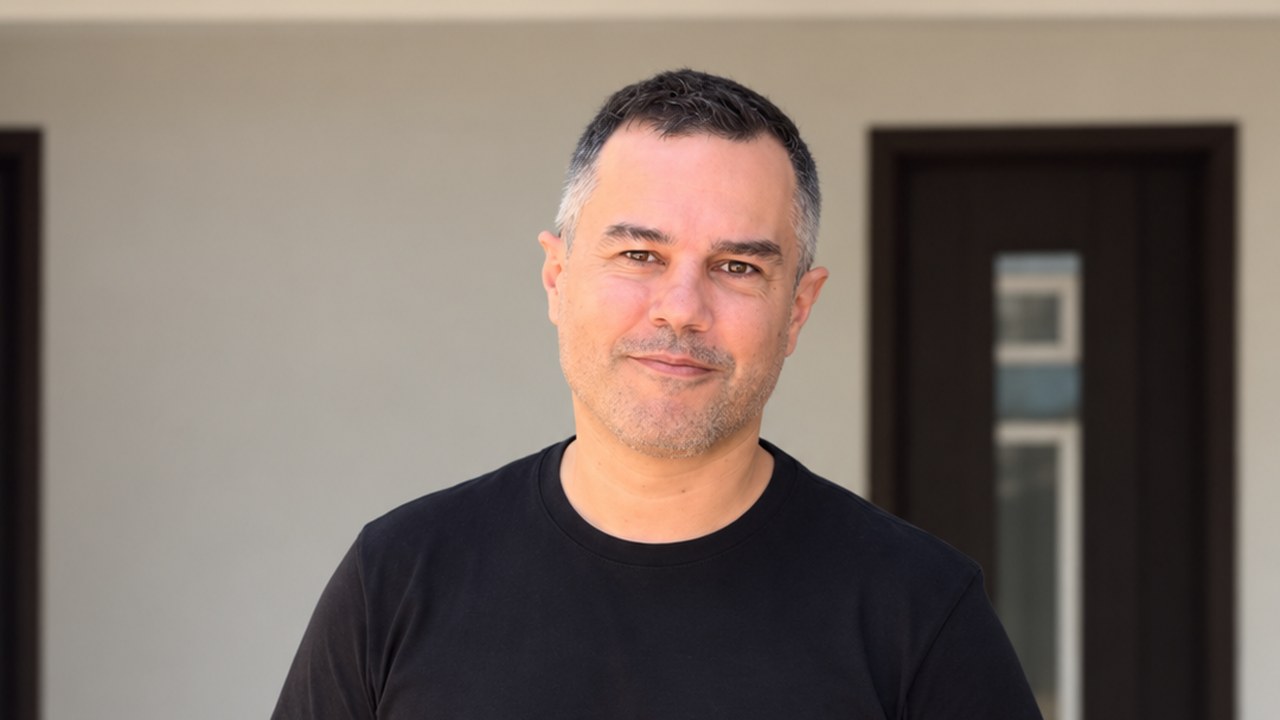 Mateus Szomorovszky, s&oacute;cio e arquiteto da Szoma Arquitetura Corporativa